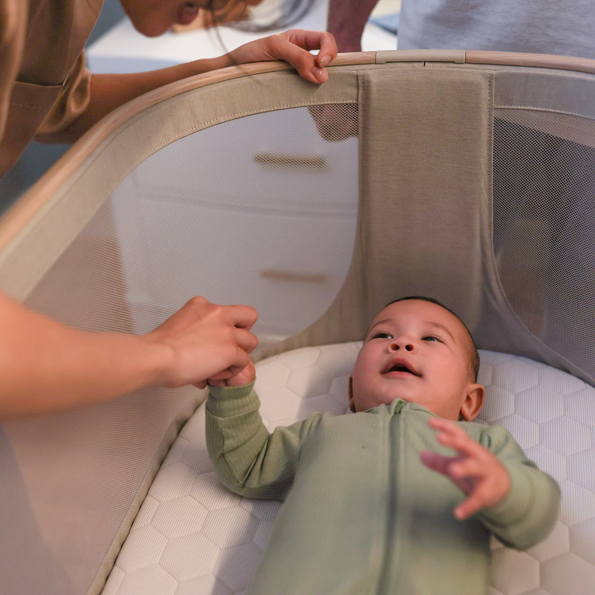 Maxi Cosi Iona Bassinet — alternate view