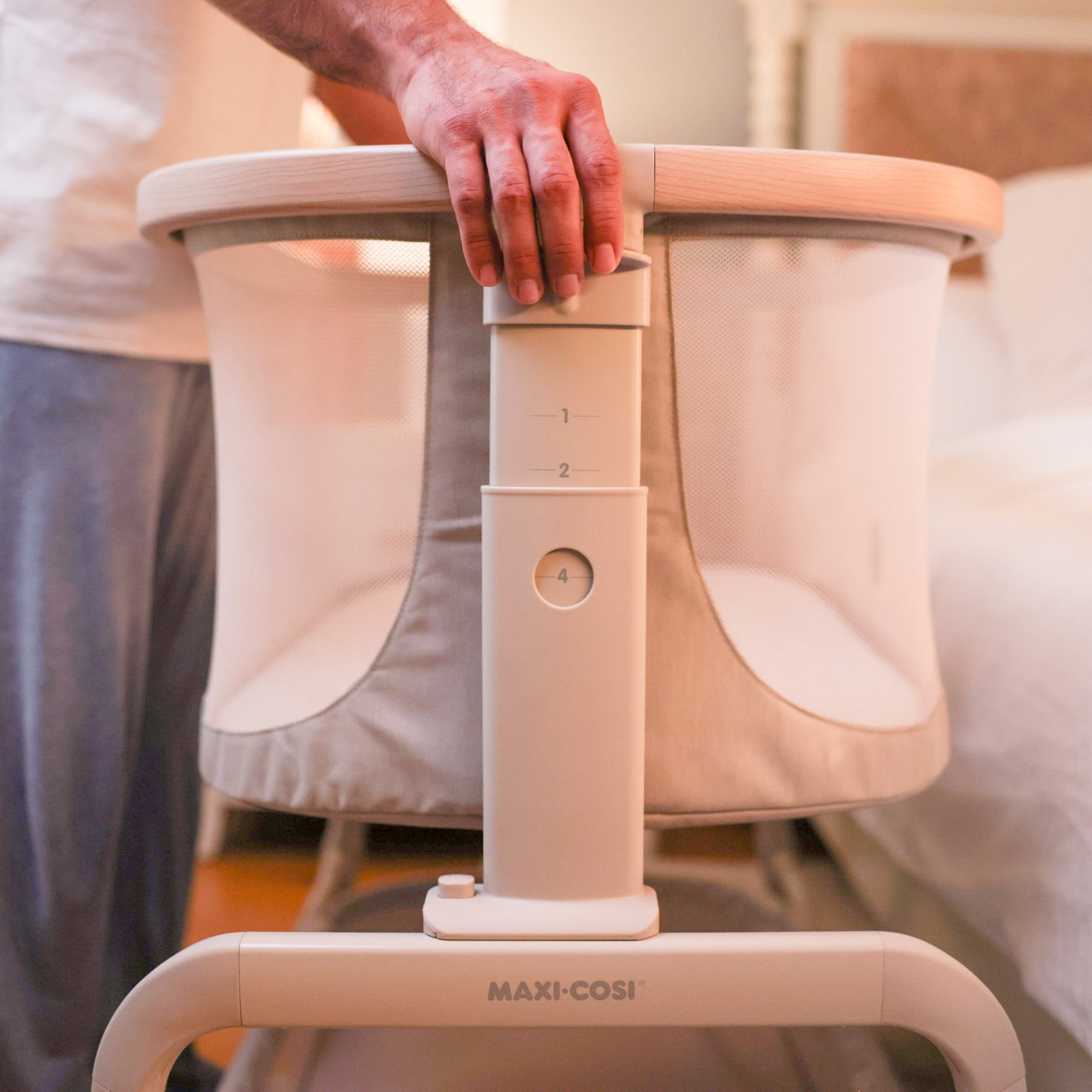 Maxi Cosi Iona Bassinet — alternate view