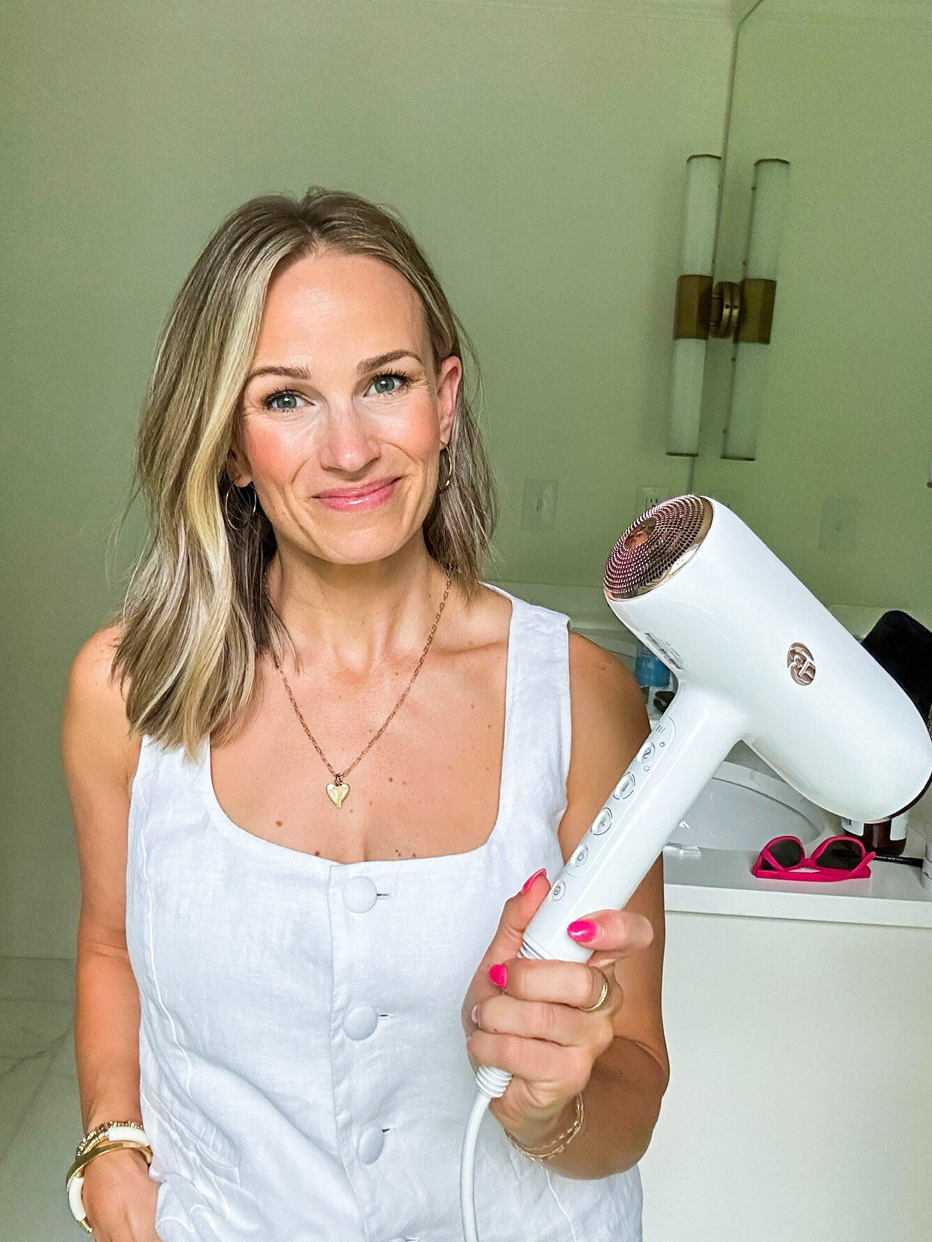 T3 AireLuxe Digital Ionic Professional Blow Dryer — alternate view