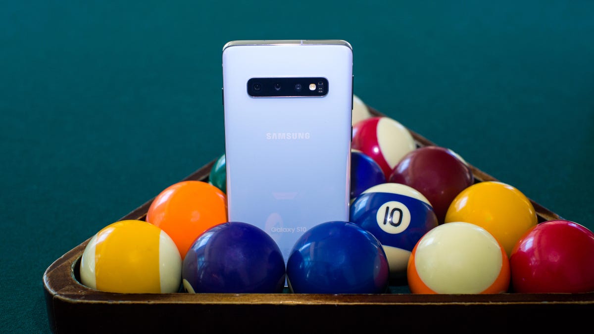 Samsung Galaxy S10 — alternate view