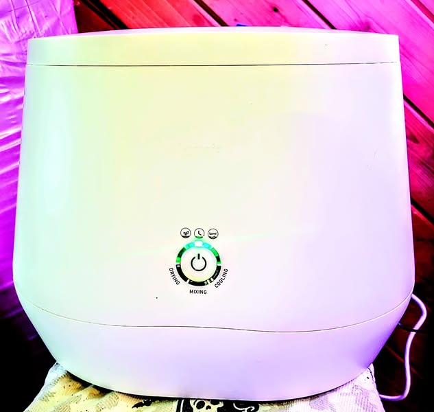 Pela Lomi Food Recycler — alternate view