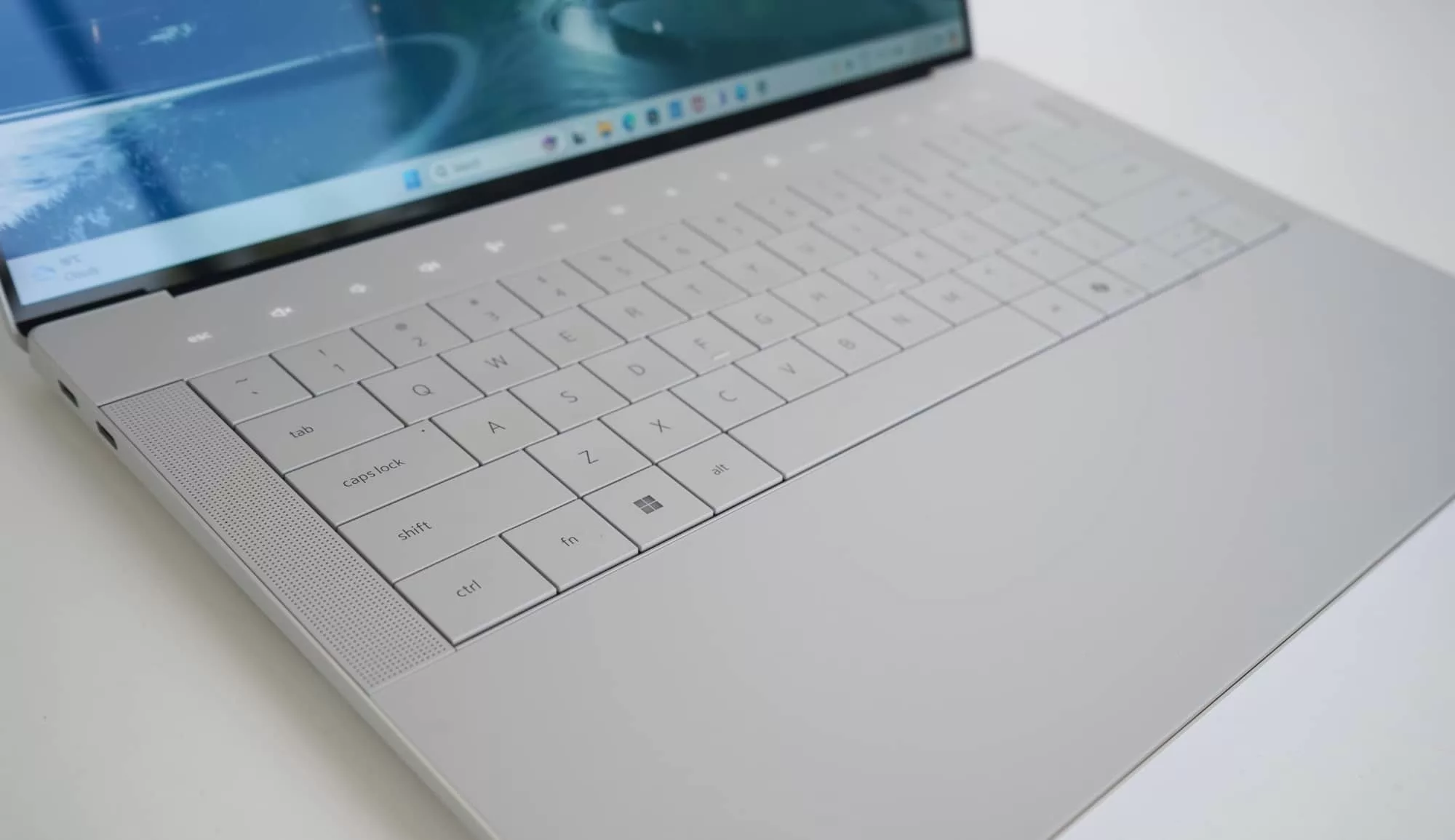 Dell XPS 14 ( ) — alternate view