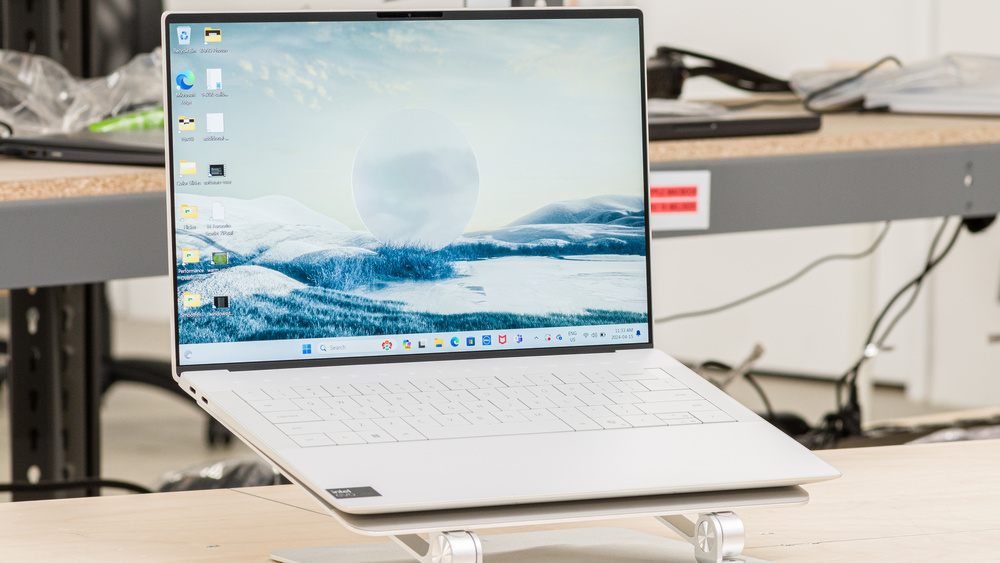 Dell XPS 14 ( ) — alternate view