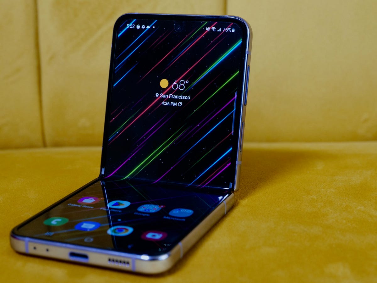 Samsung Galaxy Z Flip4 Sm F721bzdjzto — alternate view