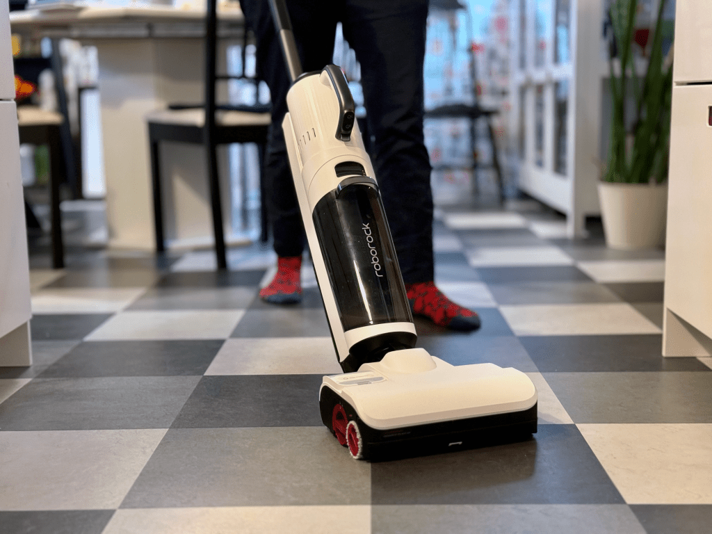 Roborock Dyad Pro Combo 5-in-1 Wet and Dry Vacuum Cleaner — alternate view