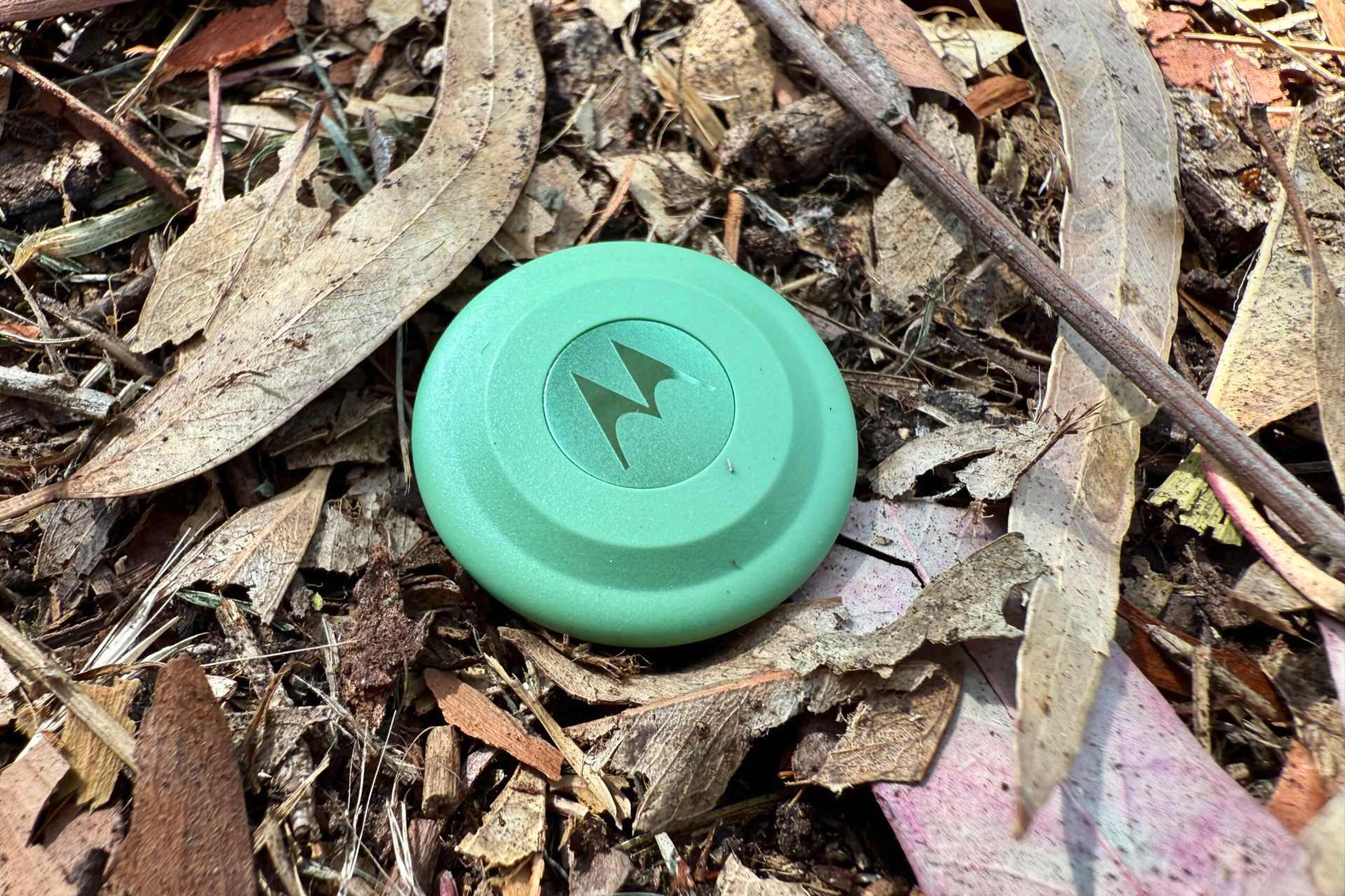 Motorola Moto Tag — alternate view