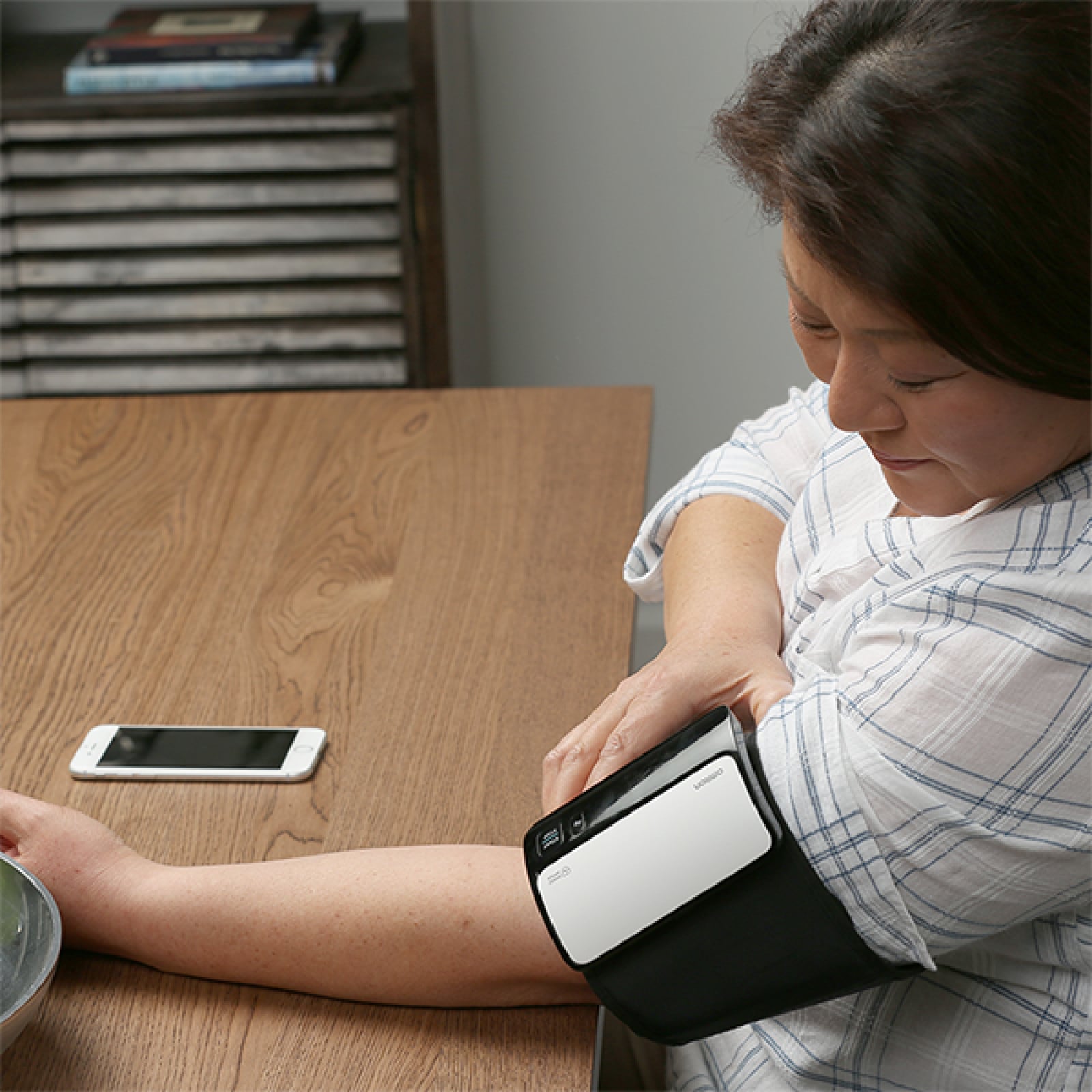 Omron Evolv Wireless Upper Arm Blood Pressure Monitor — alternate view