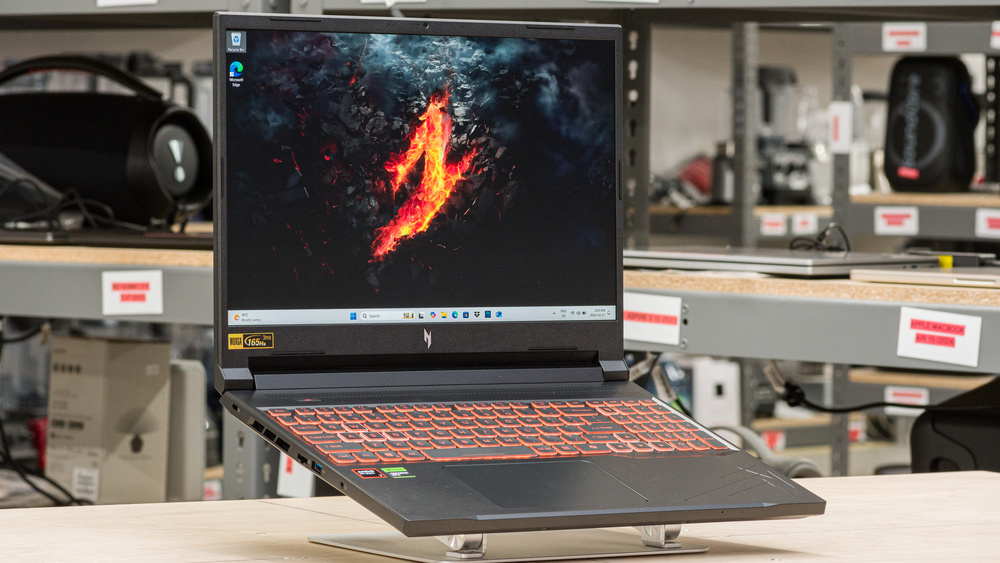 Acer Nitro V 16 ( ) — alternate view