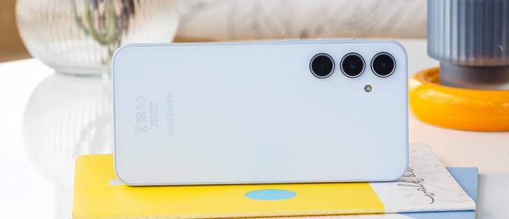 Samsung SM A356BZKBEUC — alternate view