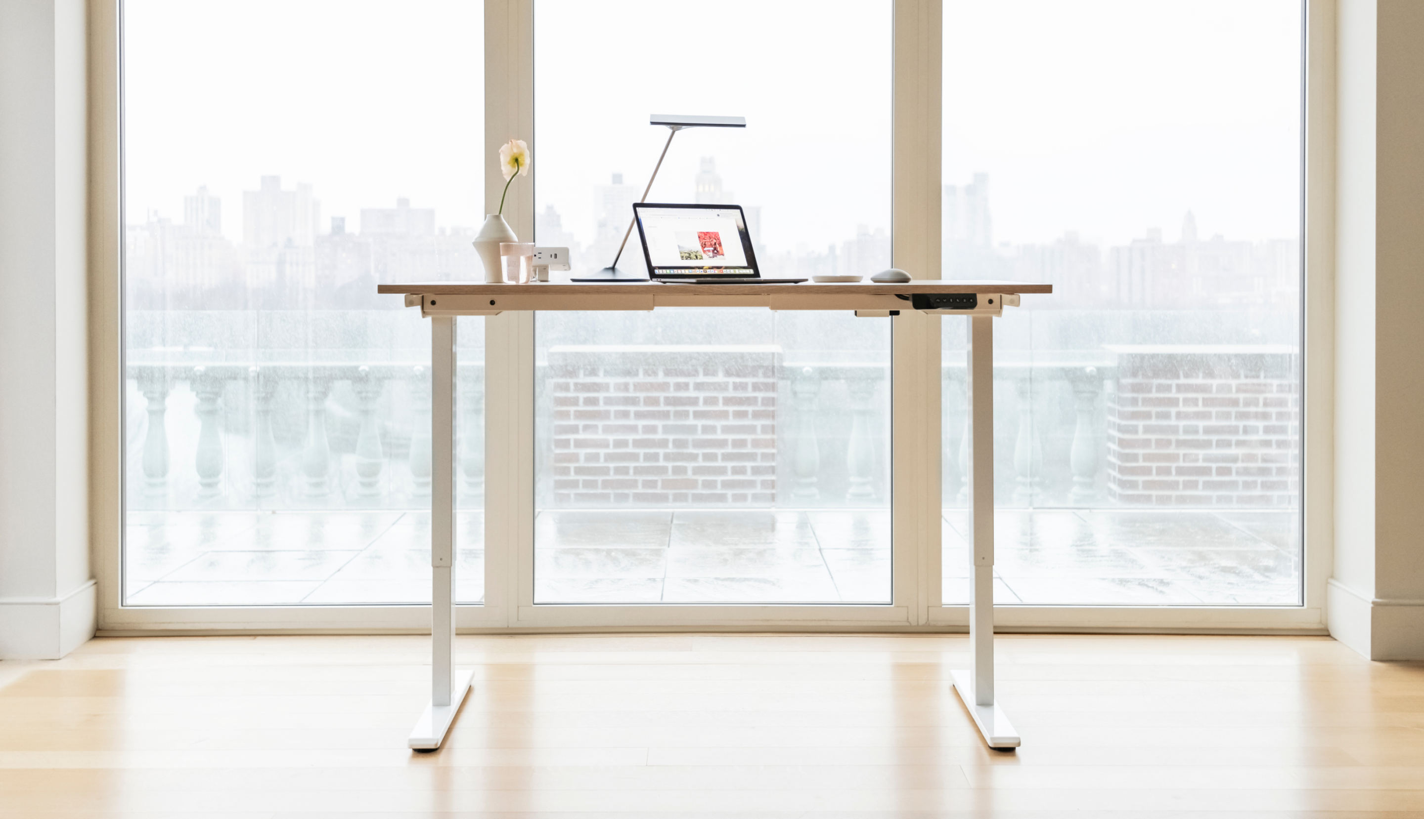 Humanscale eFloat Go 2.0 60" Adjustable Standing Charging Desk