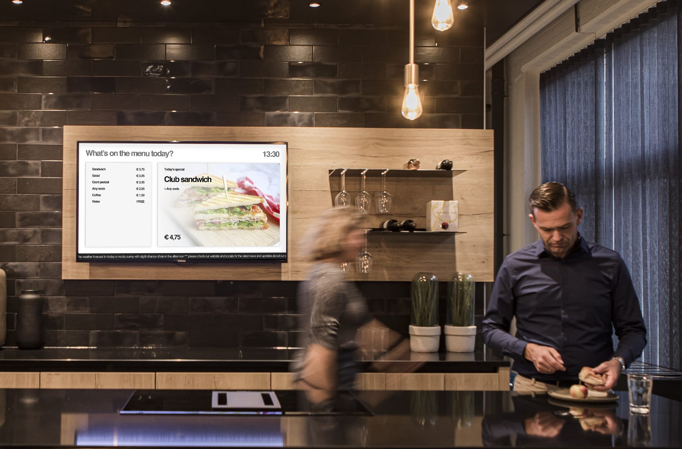 Samsung Equip Your Offices With a Digital Signage Display