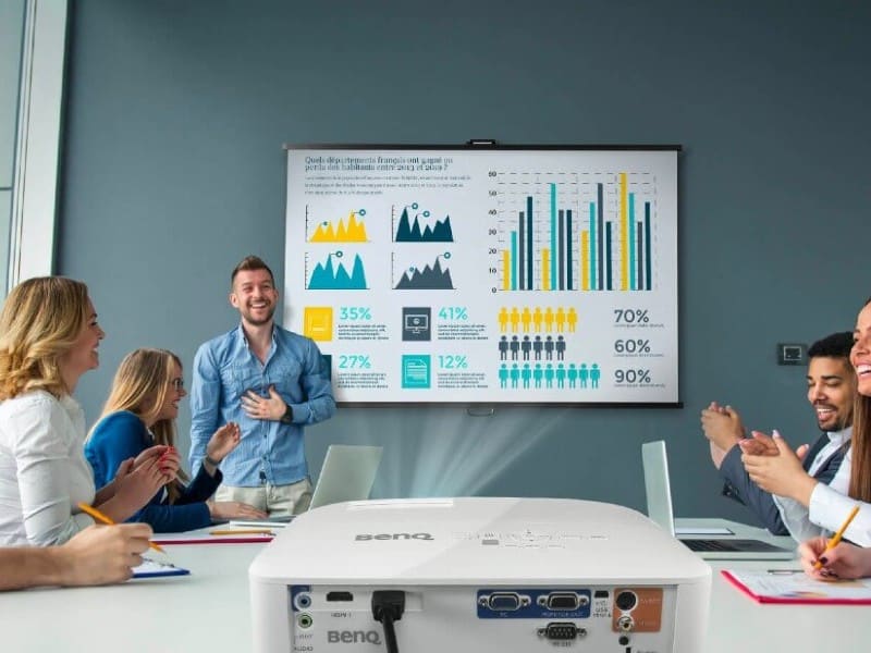 Samsung Equip Your Offices With a Digital Signage Display — alternate view