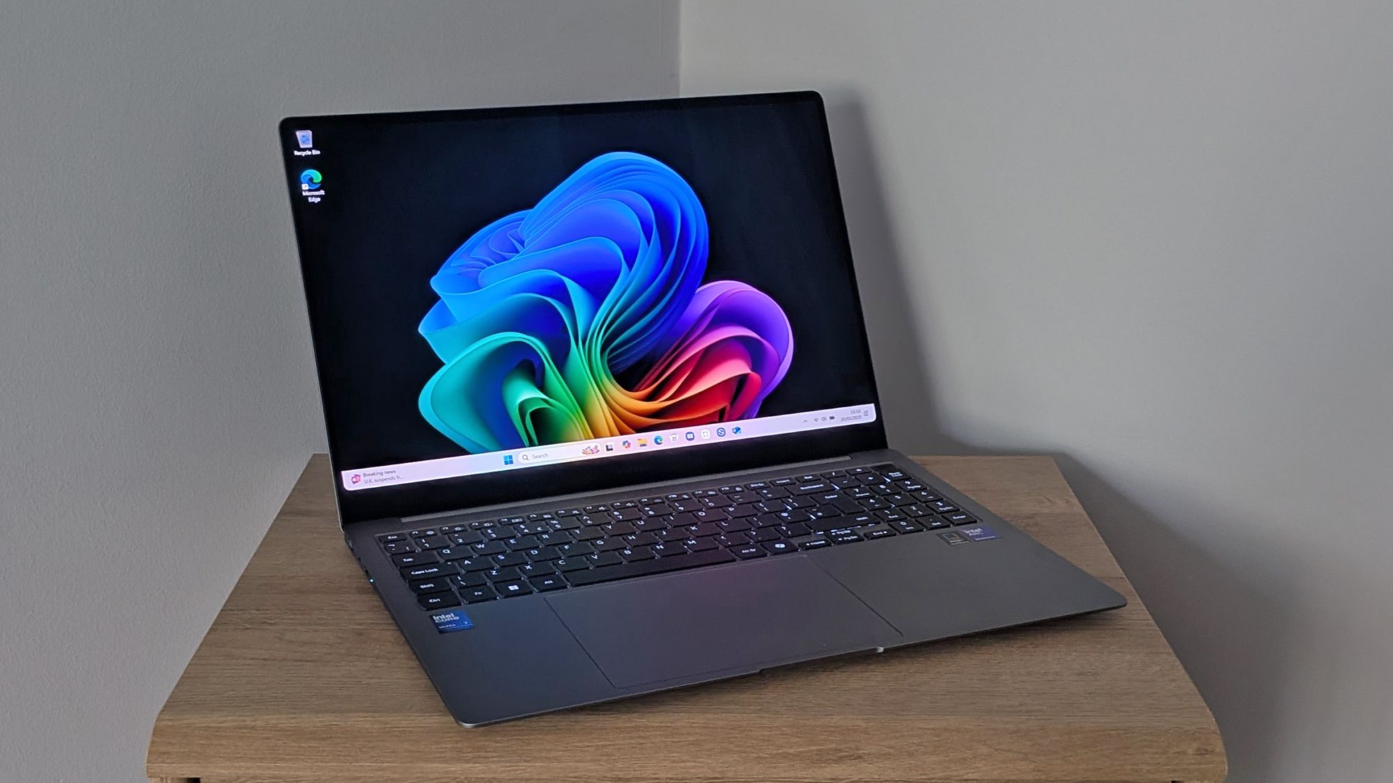 Samsung Galaxy Book5 Pro 14 Inch Ultra 7 1tb Np944xha Kg6ca — alternate view