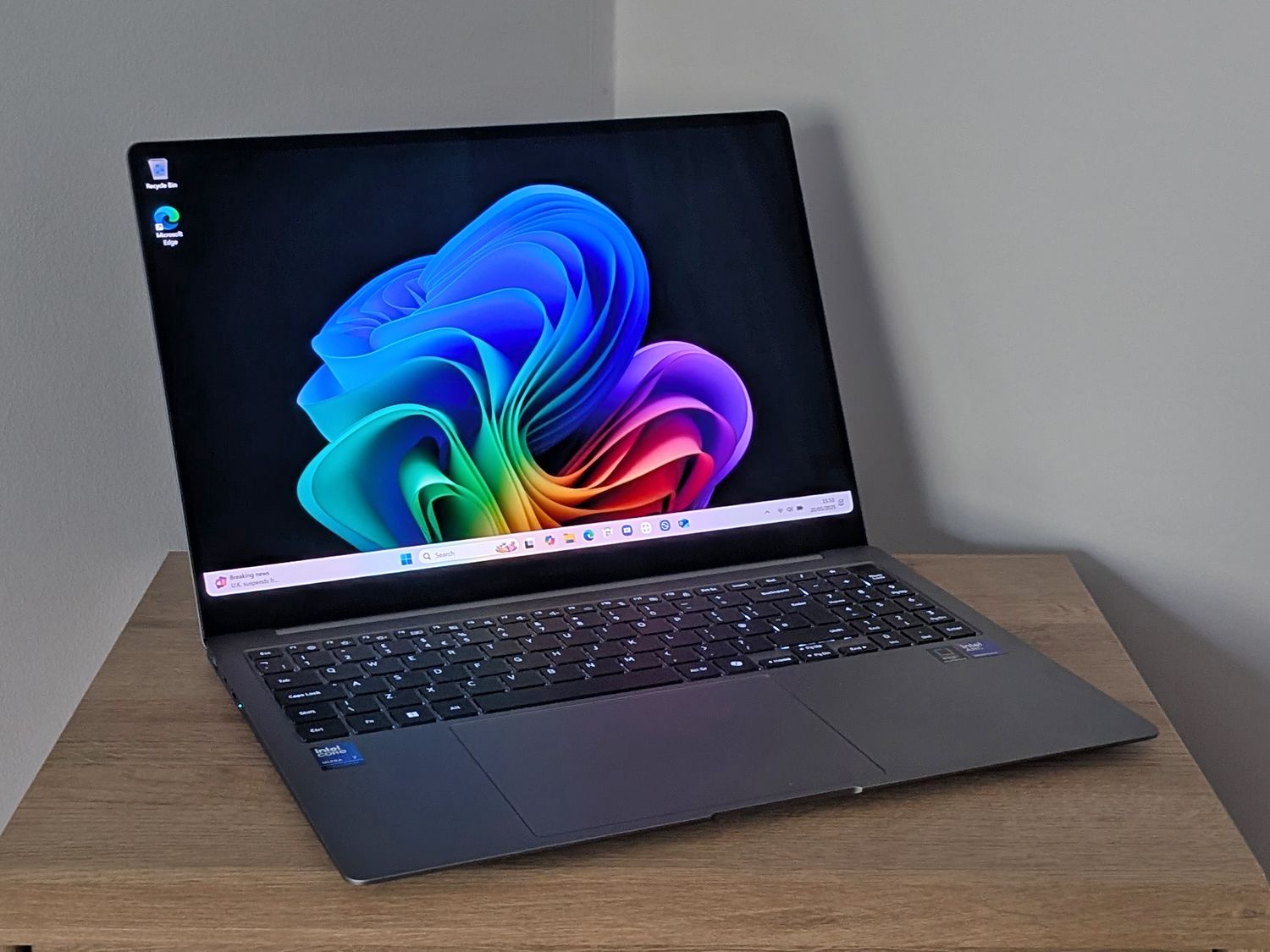 Samsung Galaxy Book5 Pro 14 Inch Ultra 7 1tb Np944xha Kg6ca — alternate view
