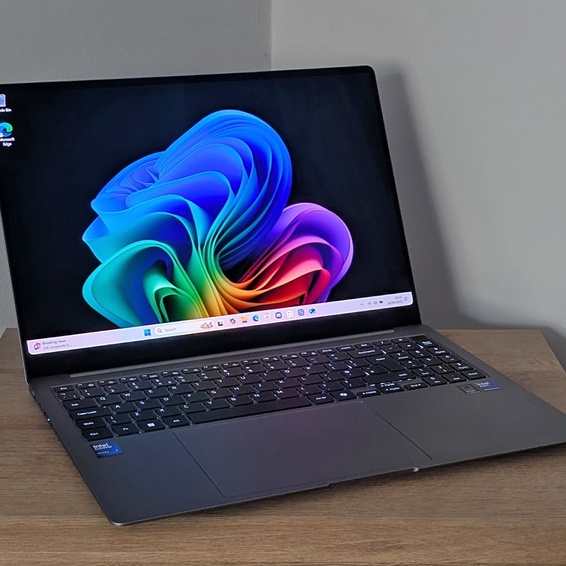 Samsung Galaxy Book5 Pro 14 Inch Ultra 7 1tb Np944xha Kg6ca — alternate view