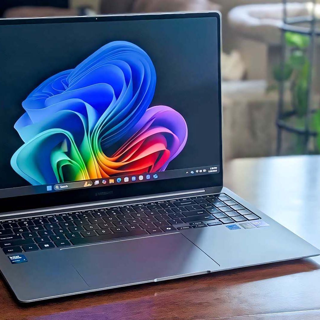Samsung Galaxy Book5 Pro 14 Inch Ultra 7 1tb Np944xha Kg6ca — alternate view