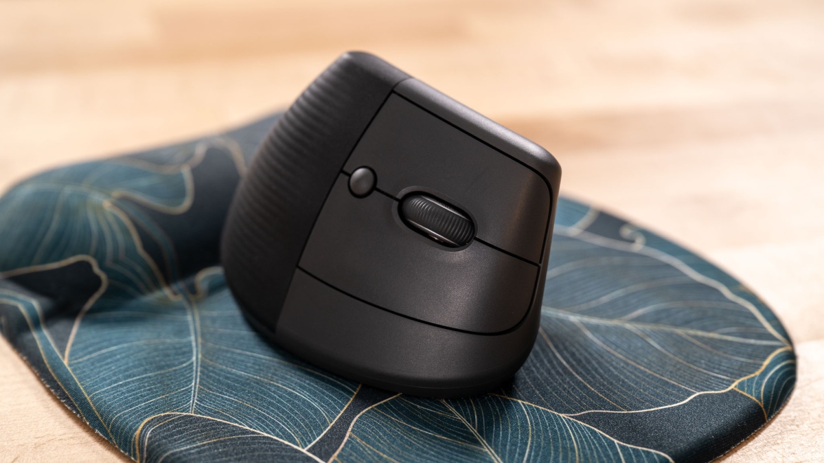 Logitech Lift Vertical Ergonomic Mouse — alternate view