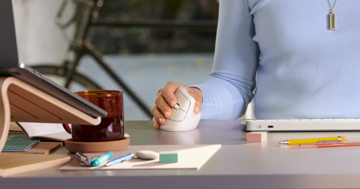 Logitech Lift Vertical Ergonomic Mouse — alternate view
