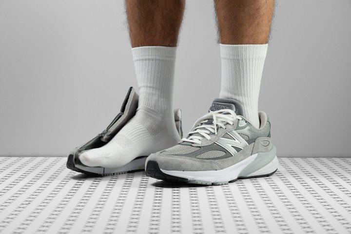 New Balance Balance Balance 990 v6 — alternate view