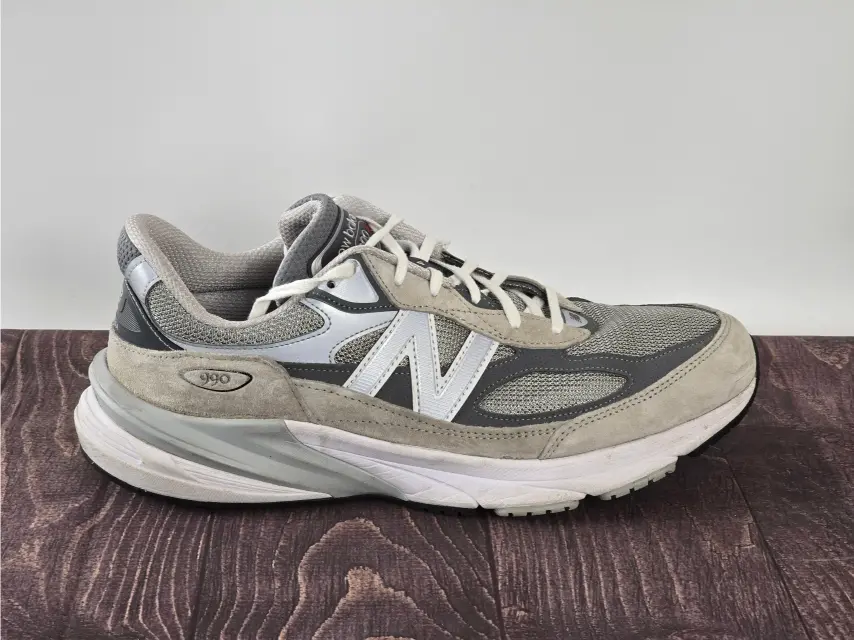 New Balance Balance Balance 990 v6 — alternate view