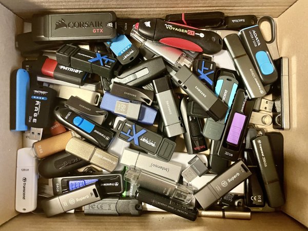 Samsung Usb Flash Drive — alternate view