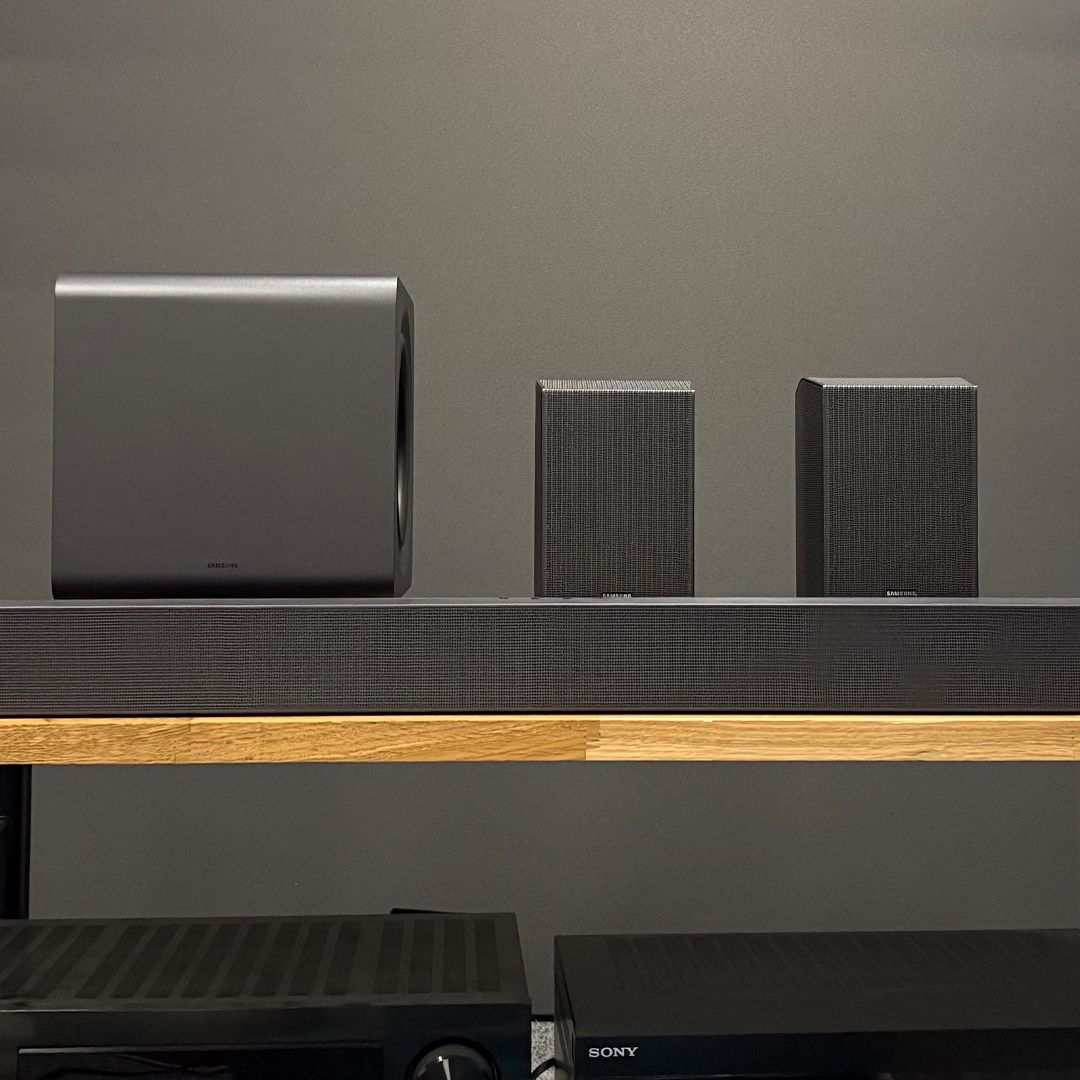 Samsung Q Series Soundbar — alternate view