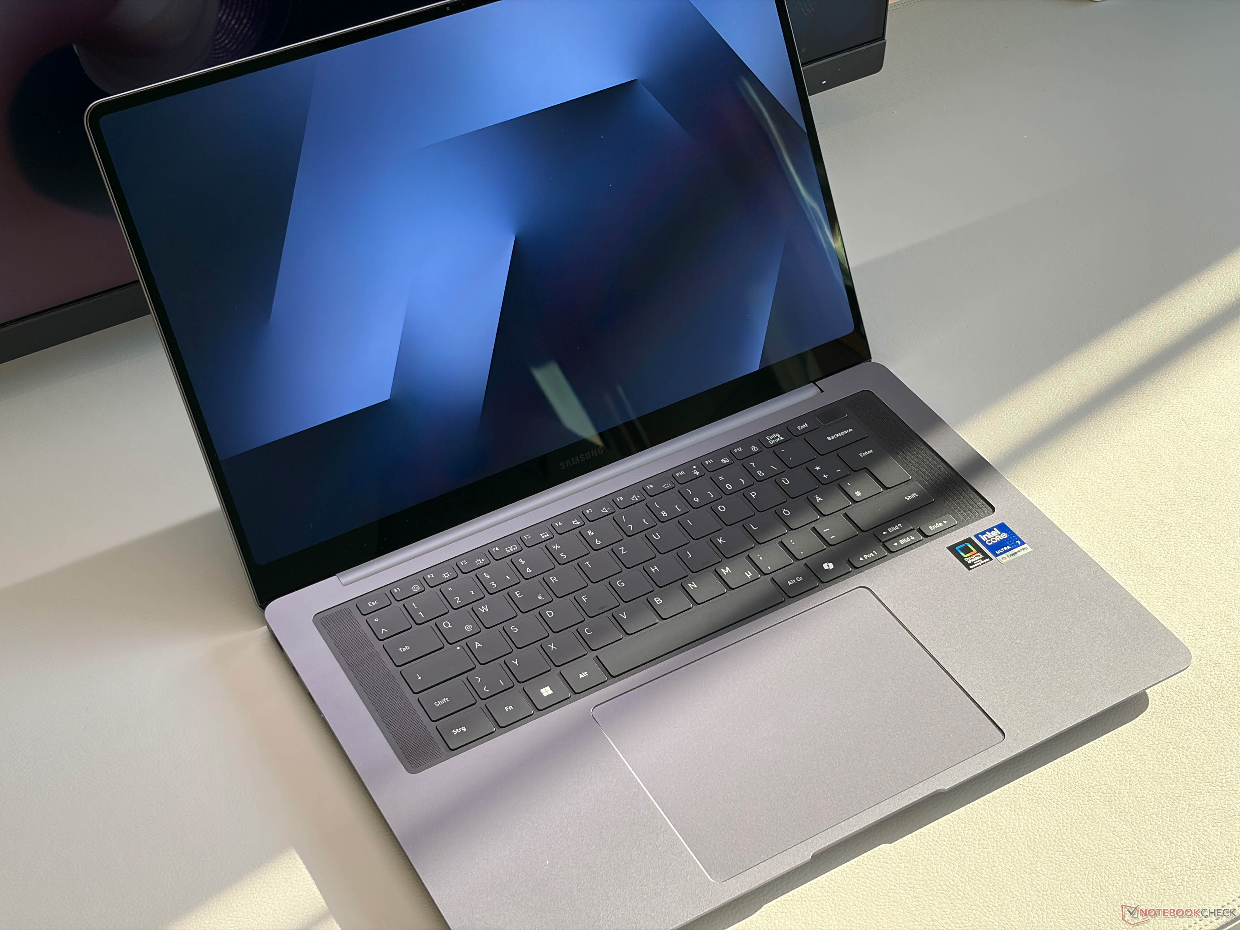 Samsung Galaxy Book6 Pro Ultra 7 Np940xjg Kg1ca — alternate view