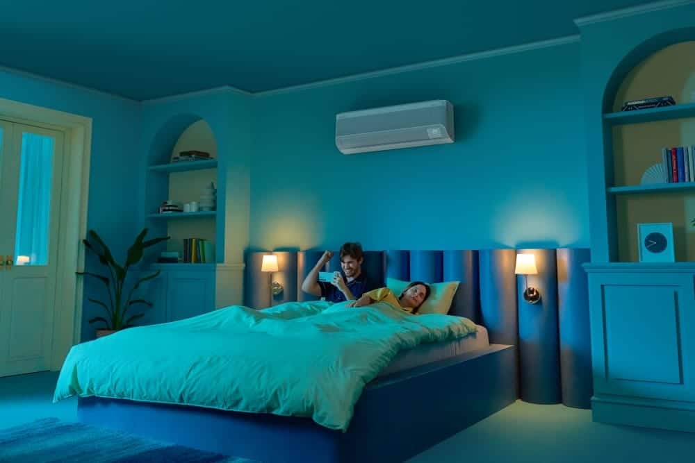 Samsung Wind Free — alternate view